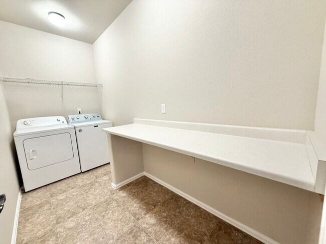 Building Photo - Move in ready home on Keagster