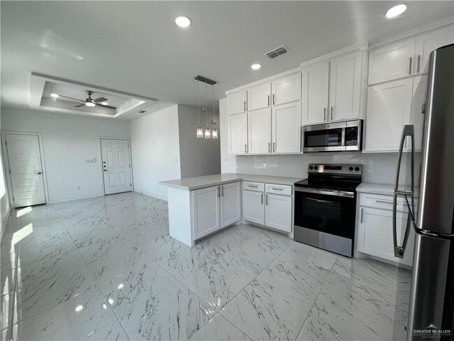 Building Photo - 15 Selena St