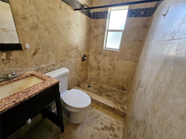 Building Photo - 118 NW 8th Ave