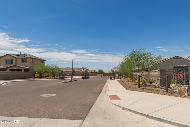 Building Photo - 6918 W Winston Dr