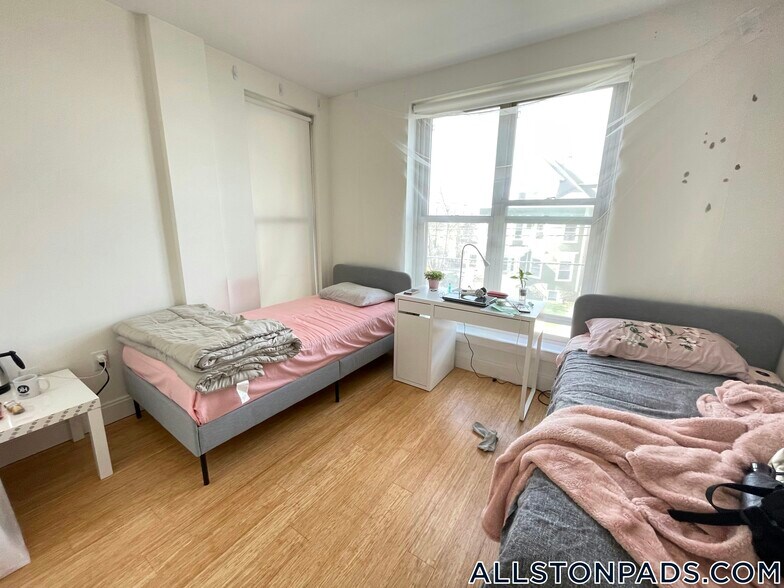 Building Photo - 40 Malvern St