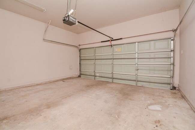 Building Photo - 3206 E Park At Beverly Hills