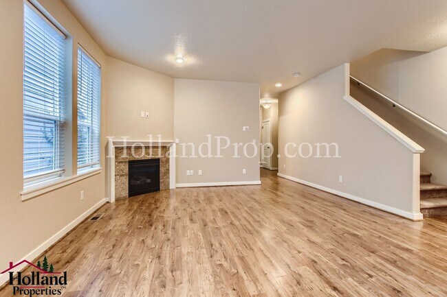 Building Photo - Beautiful Home With Balcony and Great Location! ** NEW PRICE $2,595 and REDUCED SECURITY DEPOSIT **