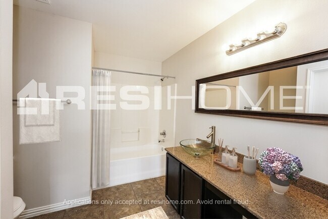 Building Photo - 2968 St Bernard Dr