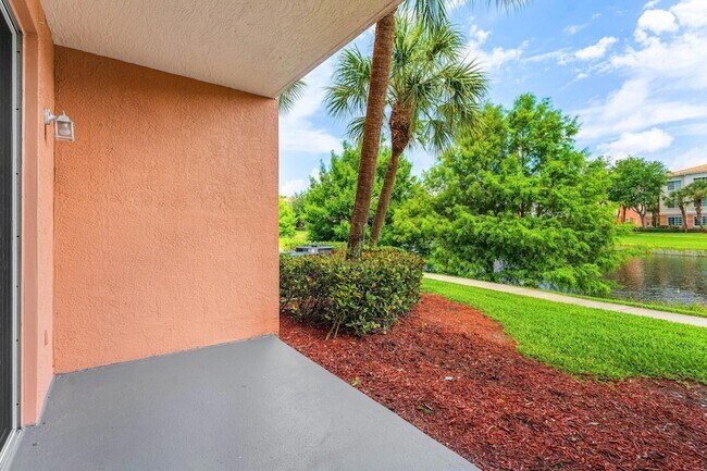 Building Photo - 10106 Myrtlewood Cir W