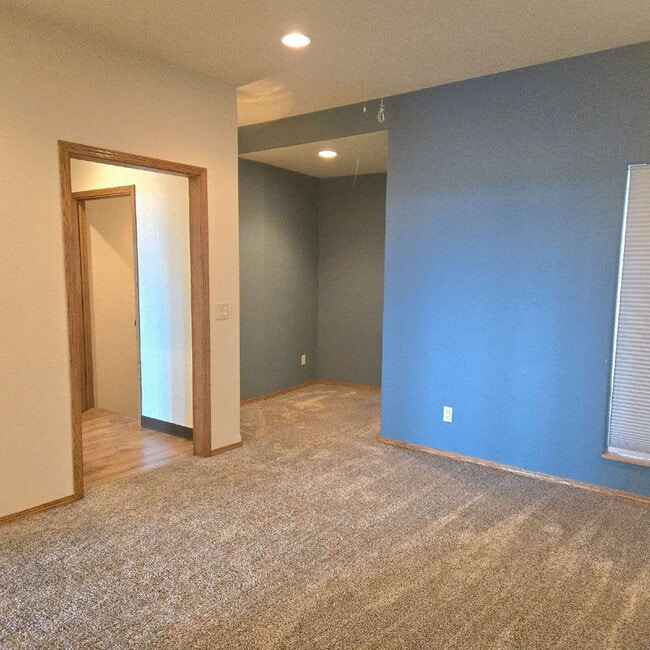 Building Photo - VIEWS!