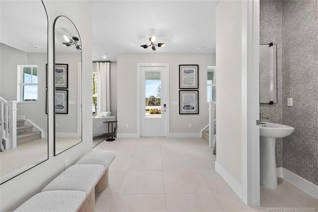 Building Photo - 823 SW Pr Ave