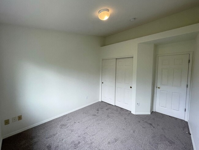 Building Photo - Fantastic Bethany Home with Attached Garag...