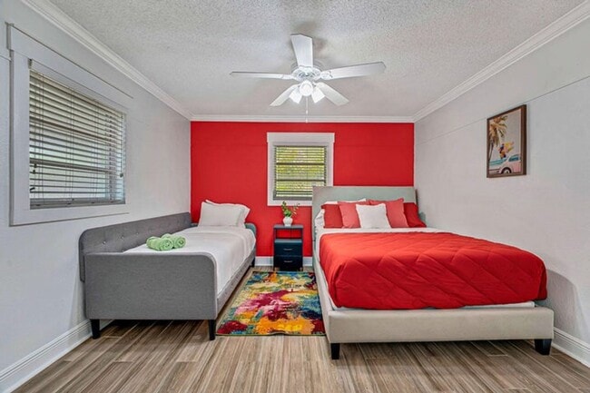 Building Photo - 532 N Palmway