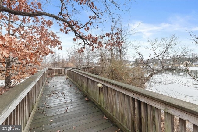 Building Photo - 304 Sweetbay Rd