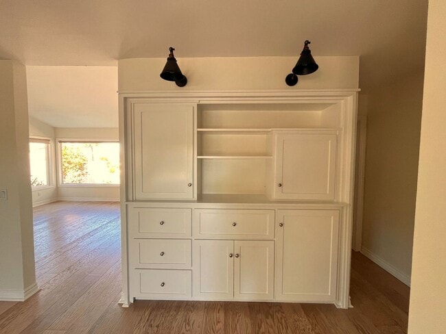 Building Photo - Most Charming Home in La Costa