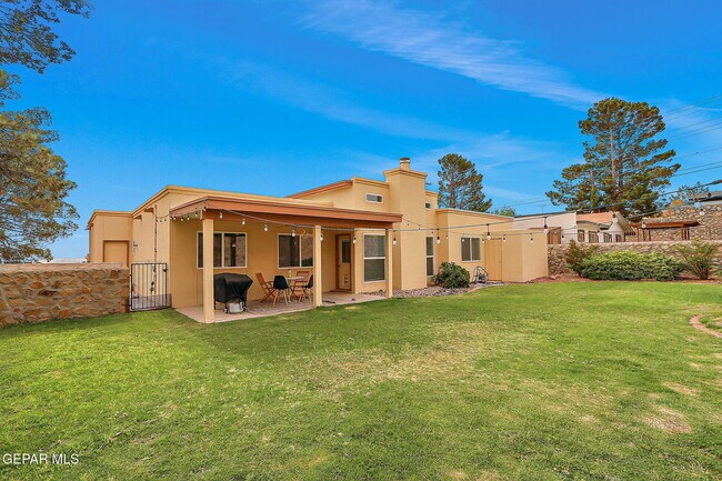 Building Photo - 608 La Chapa Ave