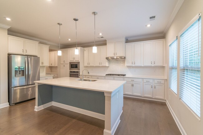 Building Photo - Spacious & Elegant 4 Bedroom Home in Fort ...