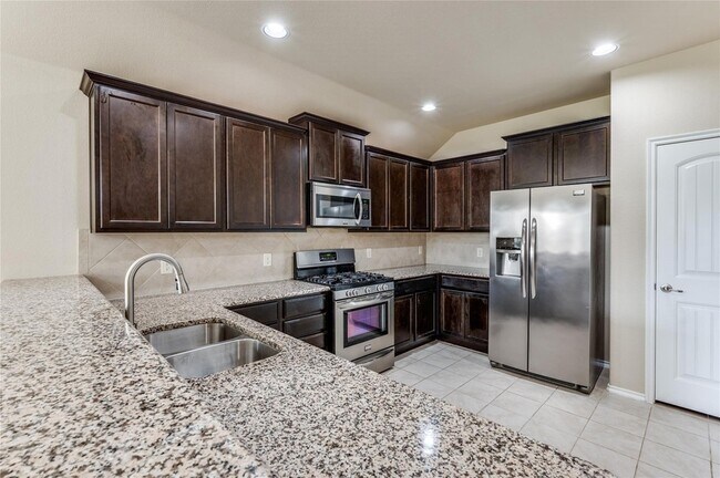 Building Photo - 1028 Lake Woodland Dr