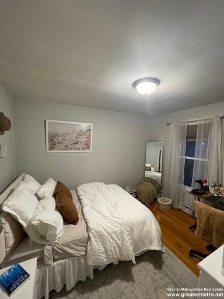 Building Photo - 764 E 8th St