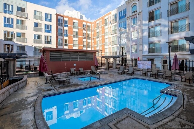 Building Photo - 445 Island Ave