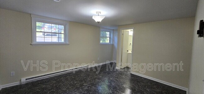 Building Photo - 7297 Moss Ln