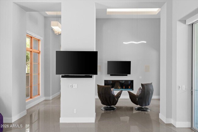 Building Photo - 9979 E Toms Thumb