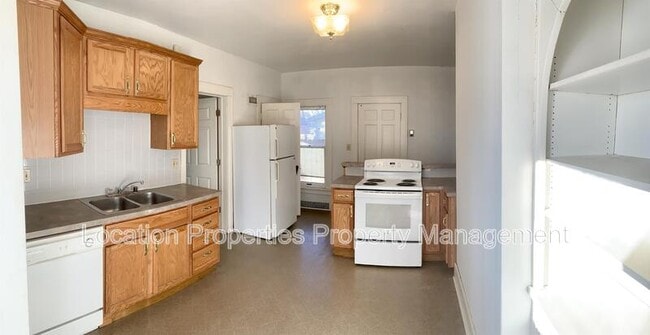 Building Photo - 1741 Vermont St