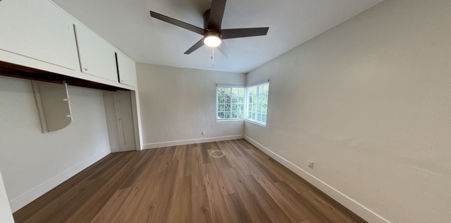 Building Photo - Massive Yard! 6 Bed / 2.5 Bath House on East Falls (Lease out, pending signatures. Check back in ...