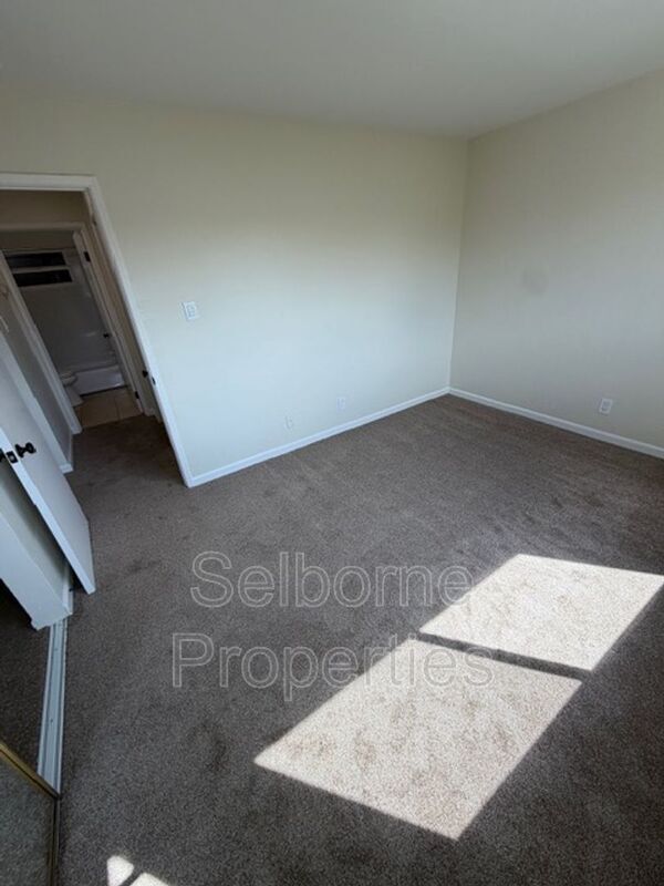 Building Photo - 407 Fairmount Ave