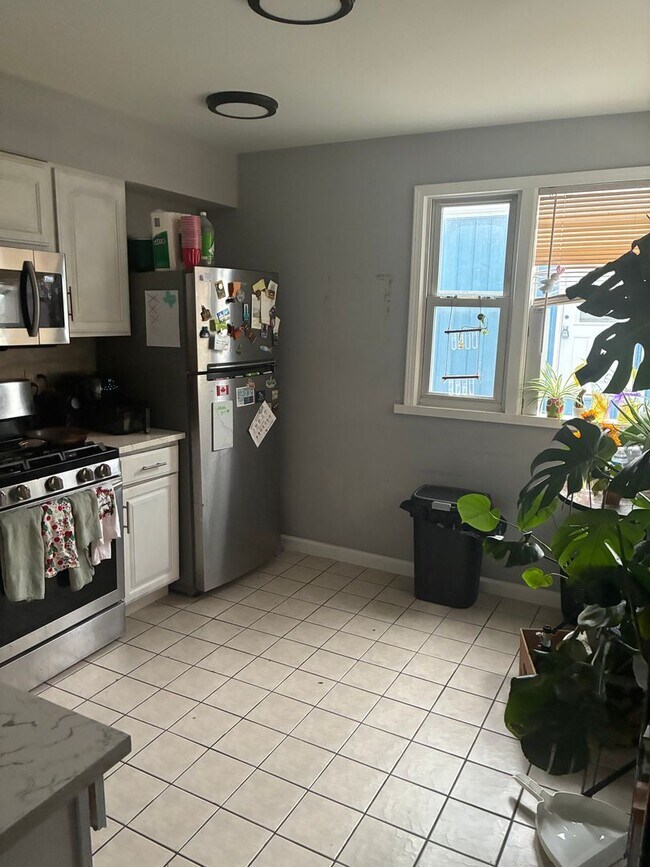 Building Photo - 353 Oakland Ave