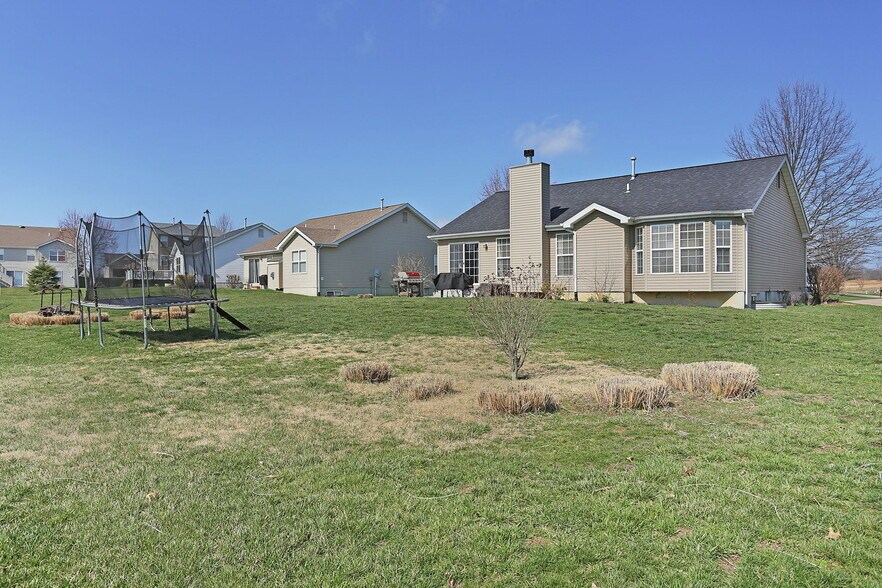 Building Photo - 814 Cone Flower Dr