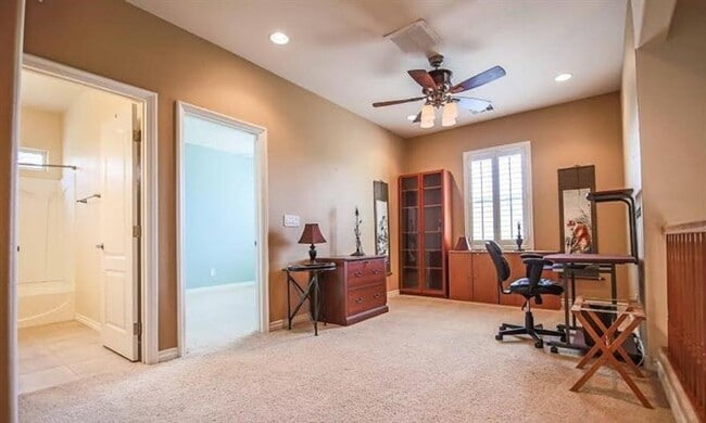 Building Photo - Welcome to this stunning 3-bedroom, 2.5-bathroom home located in the desirable city of Las Vegas!