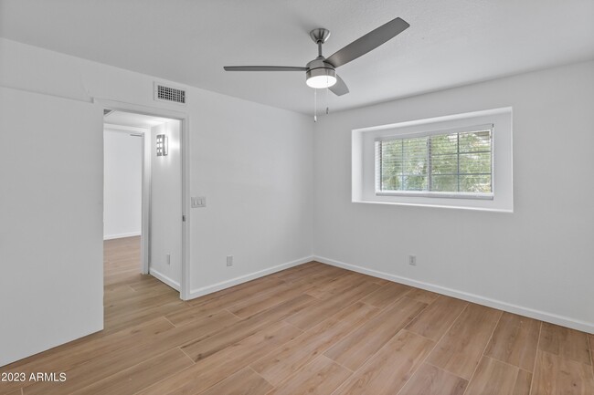 Building Photo - 860 N McQueen Rd