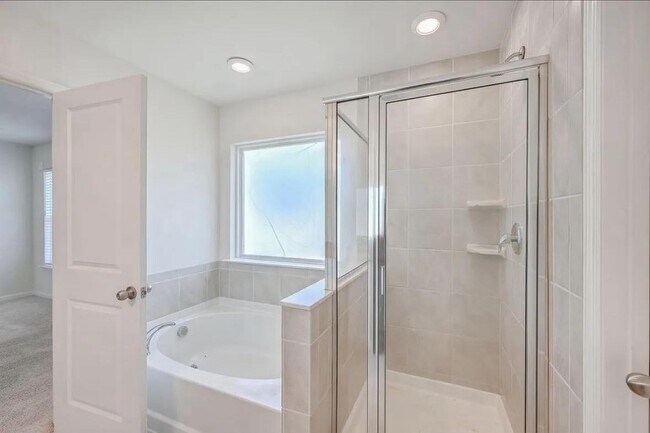 Building Photo - 510 Lateleaf Dr
