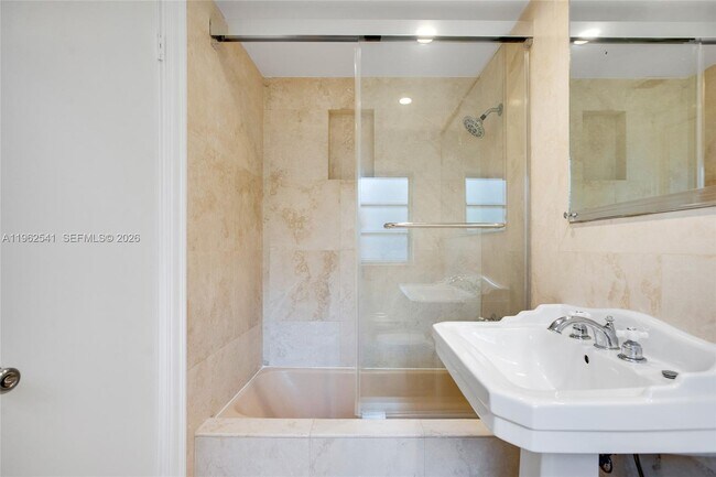 Building Photo - 50 Park Dr