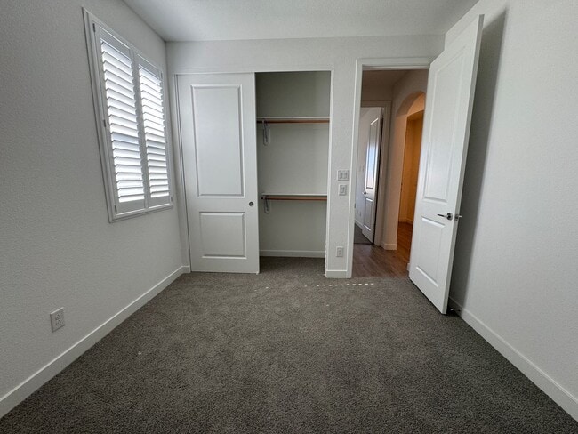 Building Photo - Laughlin Ranch 3 BR 2Ba Public Golf Community with Canyon & Mountain Views