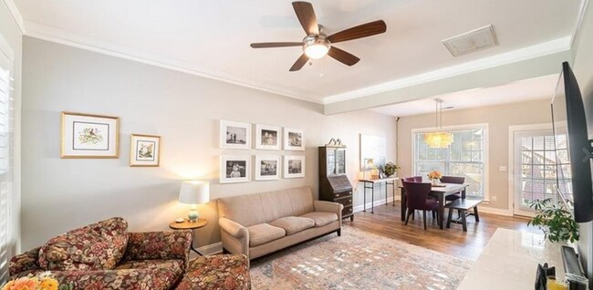 Building Photo - 531 Watson St