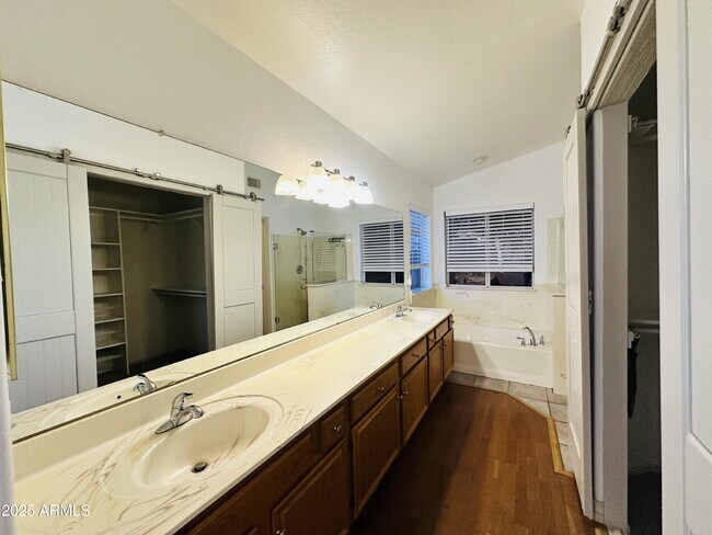 Building Photo - 2110 E Enrose Cir