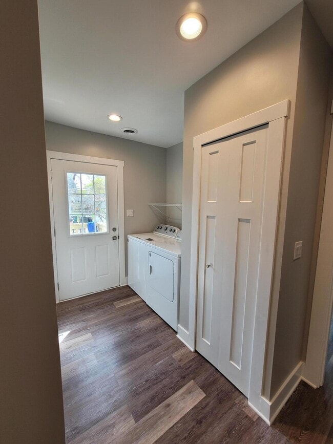 Building Photo - 1140 E Breckenridge St