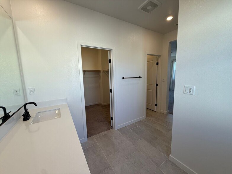 Building Photo - 4025 Spring Haven Ln