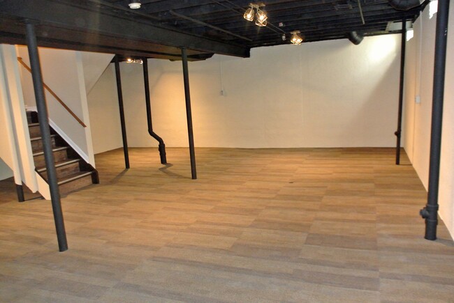 Huge Dry Carpeted Basement - 31455 Merriwood Park Dr