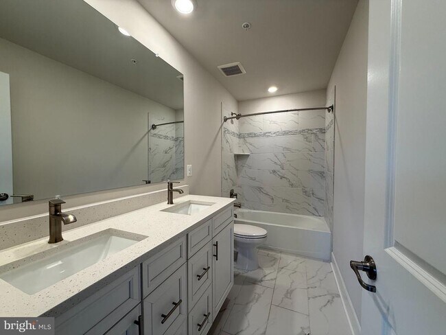 Building Photo - 1407 Pinkerton St