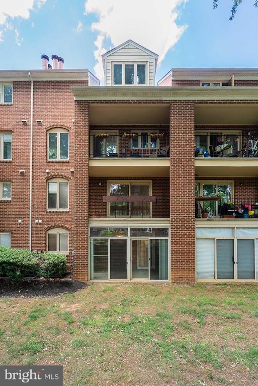 Building Photo - 1809 N Uhle St