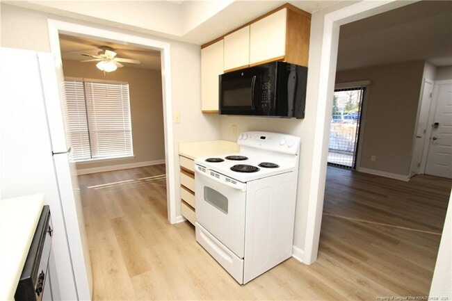 Building Photo - 118 Manhattan Ct