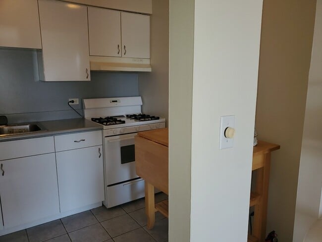 Building Photo - 5100 Carriage Way Dr
