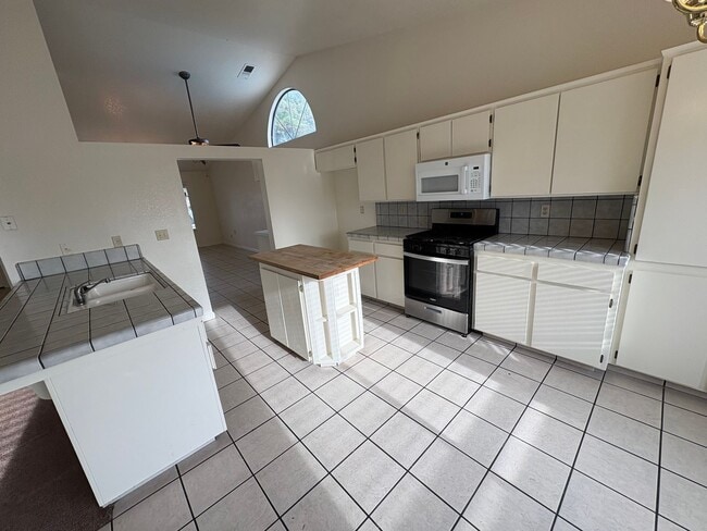 Building Photo - Very Nice Home for Rent! Swimming Pool!