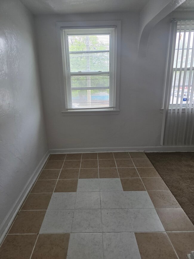 Building Photo - 386 E Upsal St