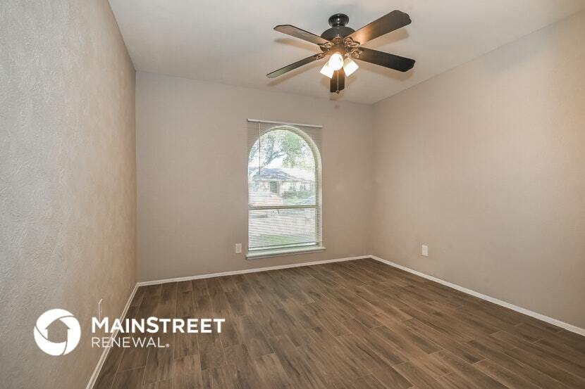 Building Photo - 450 Thistle Dr