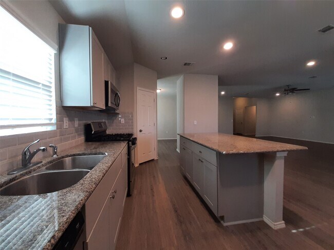 Building Photo - 221 Stalwart Hl Trl