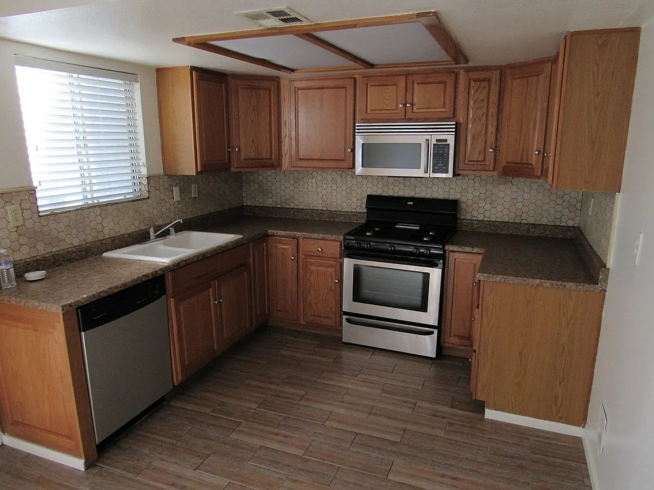 Building Photo - 2600 Brookside Dr