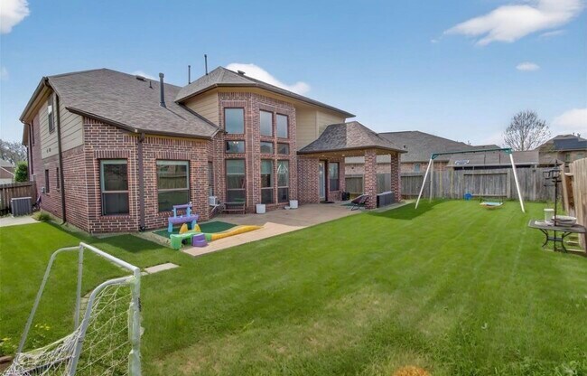 Building Photo - 1630 Mahan Dr