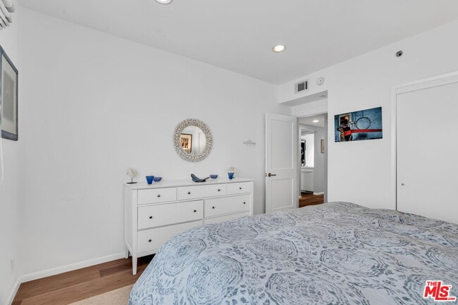 Building Photo - 140 Ocean Park Blvd