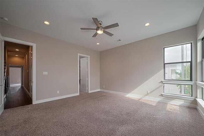 Building Photo - 1305 Laird St