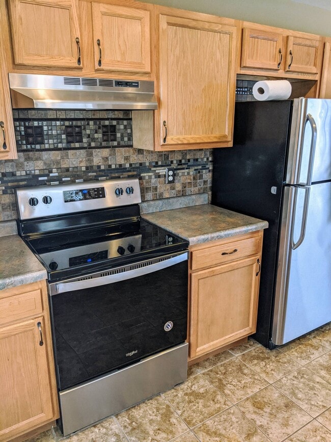 Building Photo - 536 Metomen St